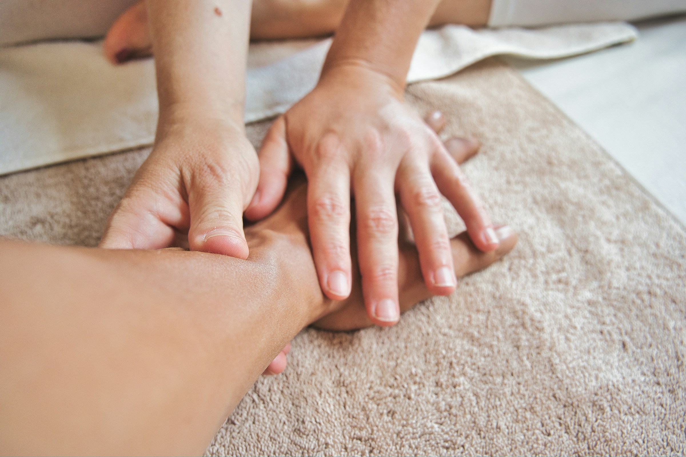Massage Amma — pressions rythmées sur les méridiens
