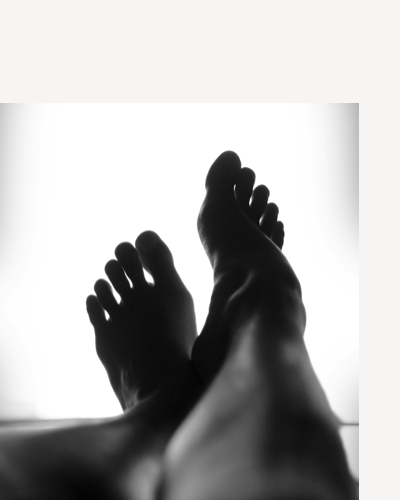 Pieds nus · noir et blanc